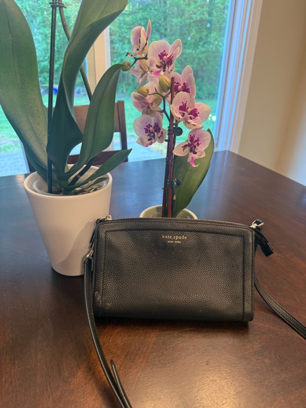 kate spade black pebbled leather crossbody wristlet with gold logo